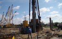 Ép cọc bê tông ở Tiền Giang