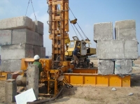 Ép cọc bê tông ở Bến Cát